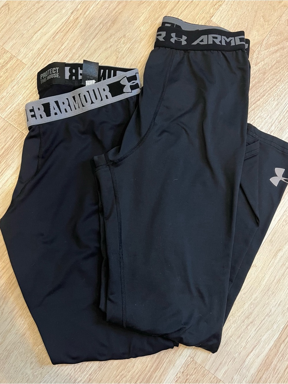 2 pairs Under Armour Heat Gear leggings Boys XL